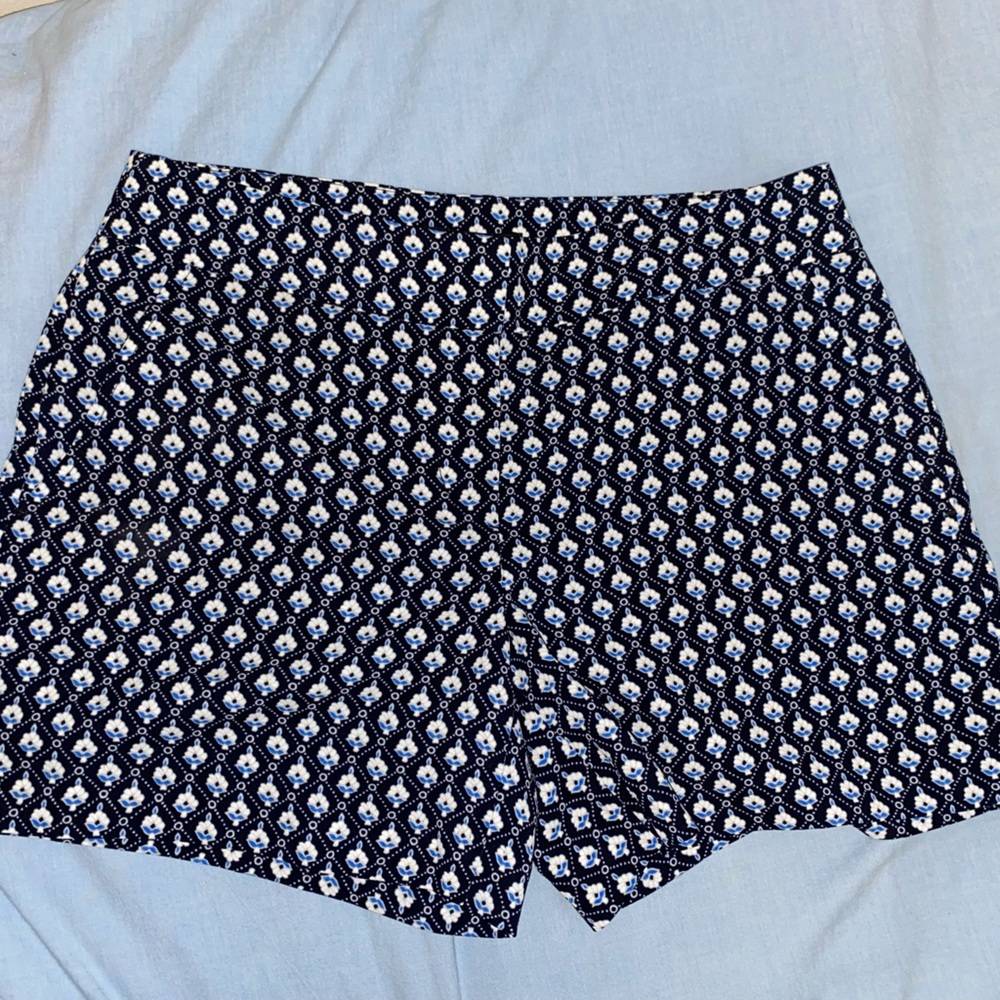 NEW ANN TAYLOR PATTERN SHORTS